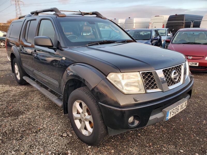 NISSAN NAVARA 2.5 dCi Aventura